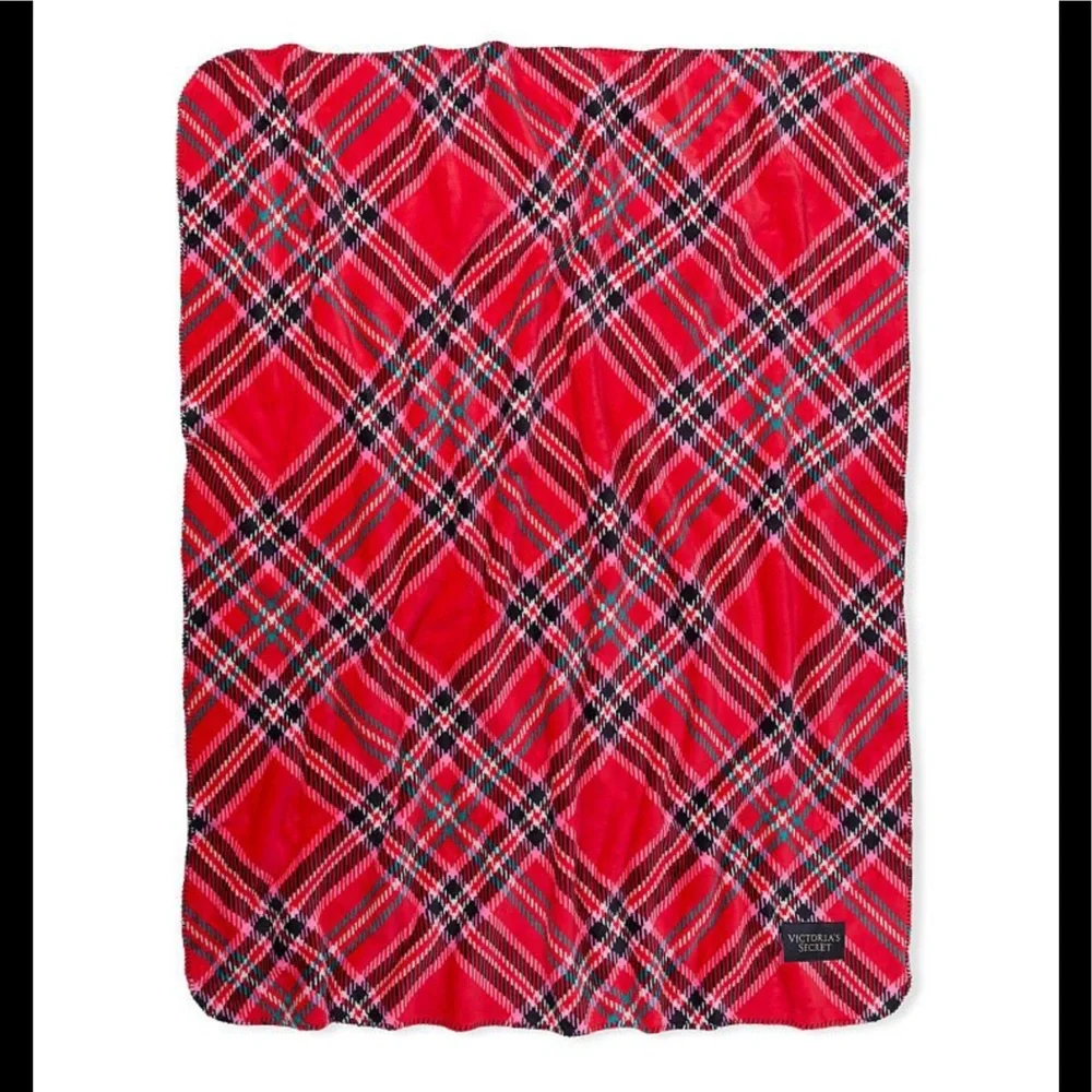 Victoria’s Secret Plaid Sherpa Blanket NWT
